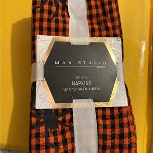 Max Studio Black and White‎ Napkin Set